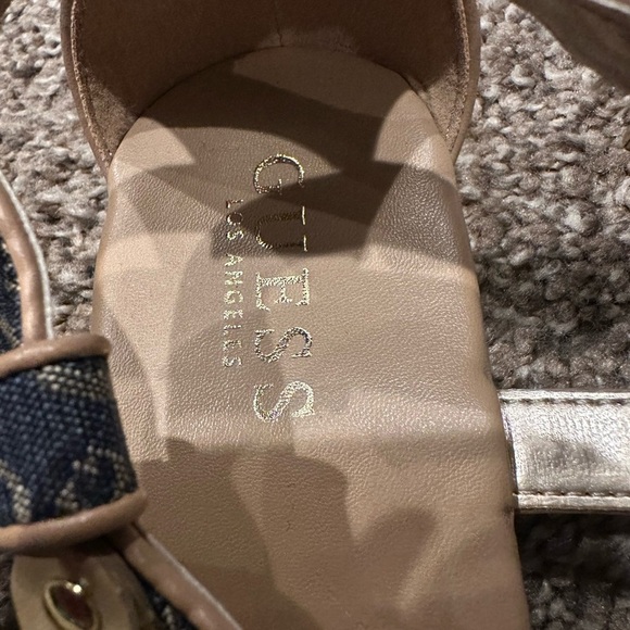 Guess monogram navy gold sandals women’s size 8 - Picture 5 of 6